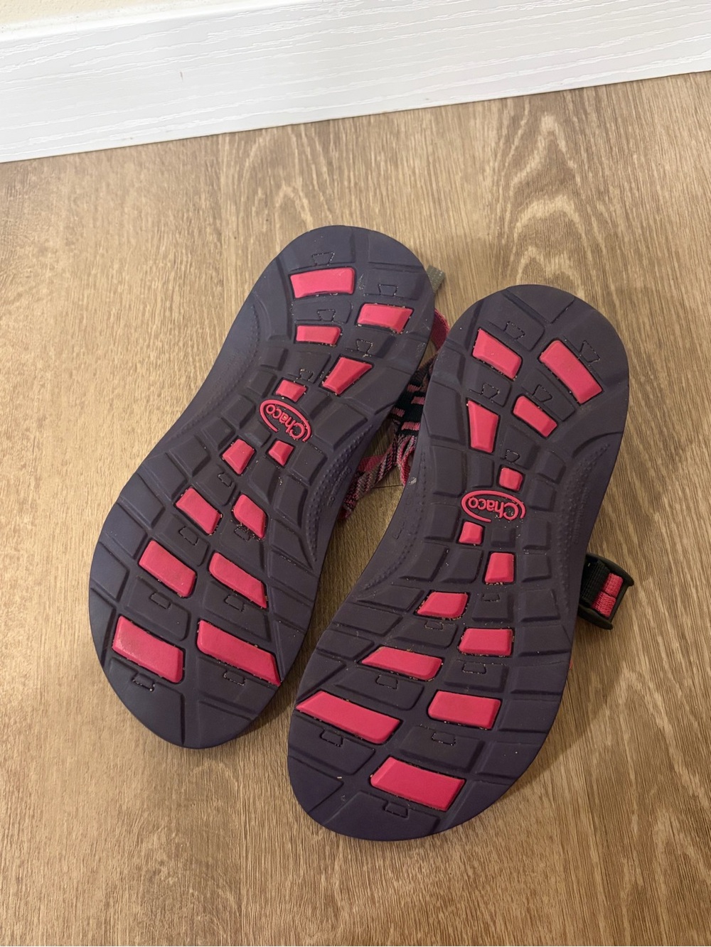 Chacos Women's ZX2 Pink White Print Hiking Sandals I Size 6 - Picture 3 of 4